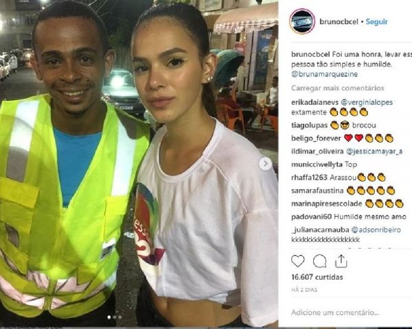 Mototaxista que levou Bruna Marquezine relata surpresa na corrida: &#039;Nem conseguia olhar direito para