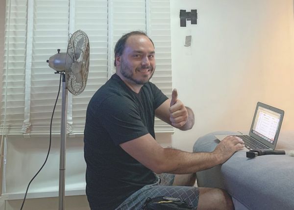 Gabinete de Carlos Bolsonaro pagou R$ 7 milhões a funcionários suspeitos de serem &#039;fantasmas&#039;, apont