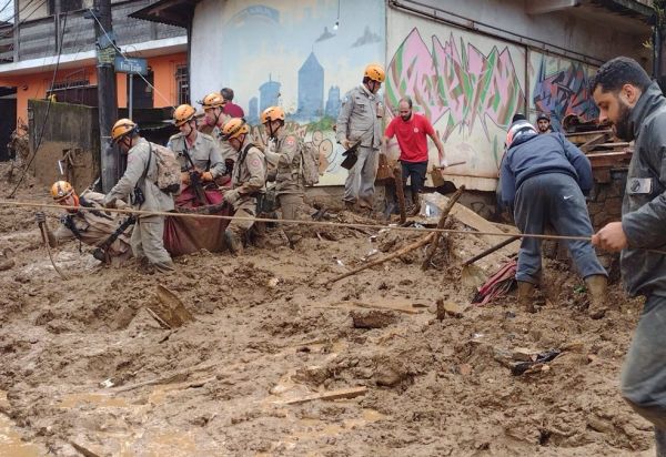 Temporal em Petrópolis deixa 38 mortos; bombeiros ainda não sabem quantos são os desaparecidos