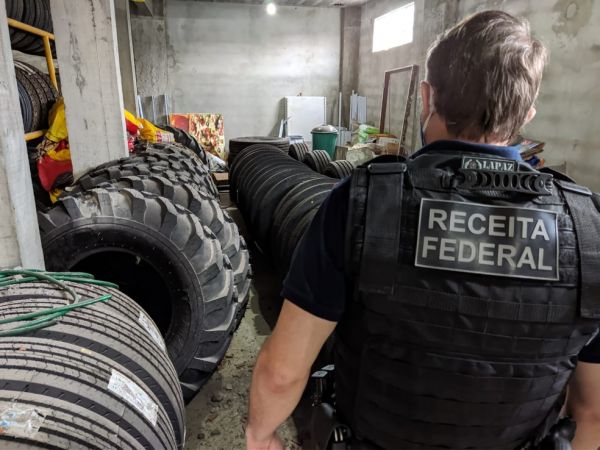 PF cumpre mandados de busca e apreensão em operação de combate a contrabando de cigarros e crimes fi