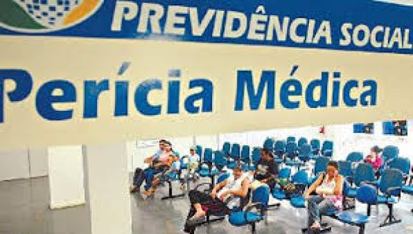 INSS: governo ameaça descontar salários de peritos; associação diz que irá ignorar ordem de retorno
